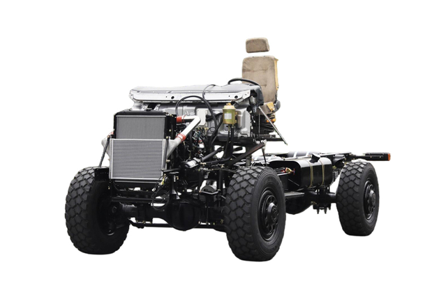 210 ແຮງມ້າ EQ2070 ຄູ່ມື 8-speed ແຜ່ນເຫຼັກປະເພດ III chassis_4×4DF off-road ຍານພາຫະນະພິເສດ export_four-wheel drive troop carrier customization