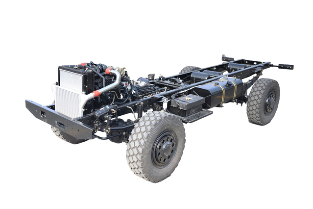 210 horsepower EQ2070 manual 6-speed steel plate type III chassis_4×4DF off-road special vehicle export_four-wheel drive custom without instrument.